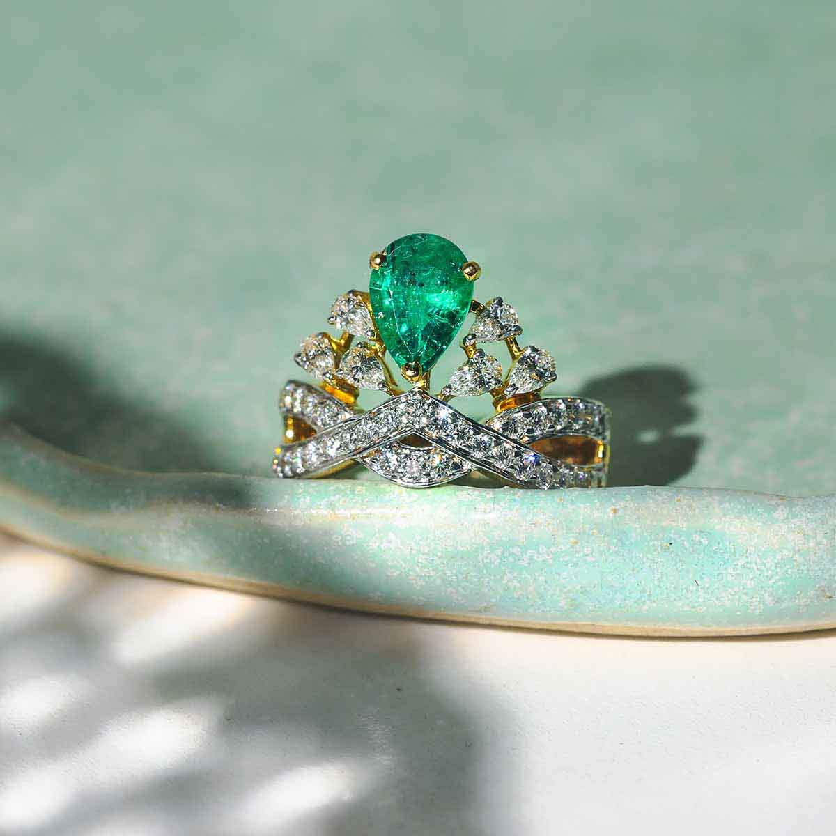 Imparial Emerald Ring
