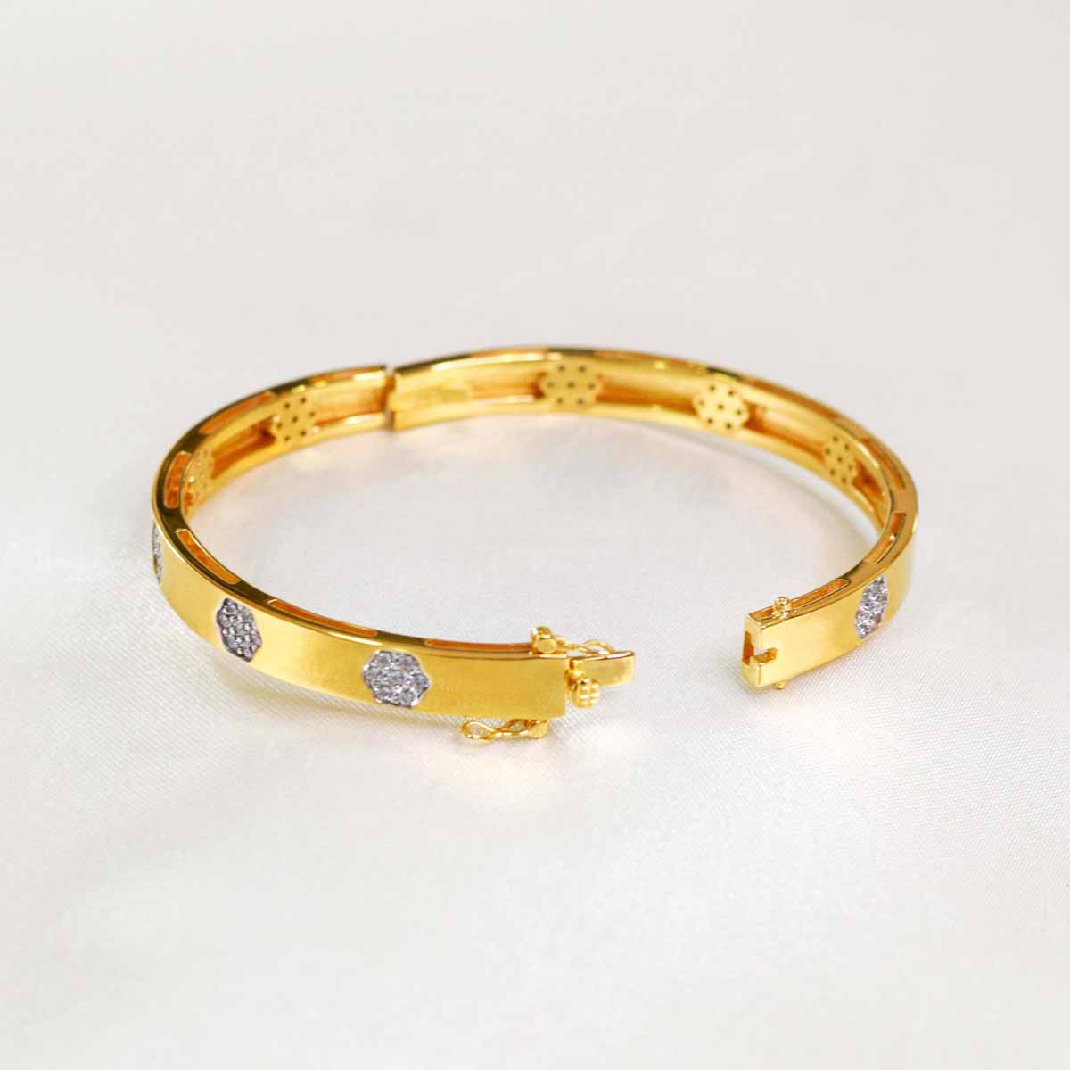 Clover bangle Post 10